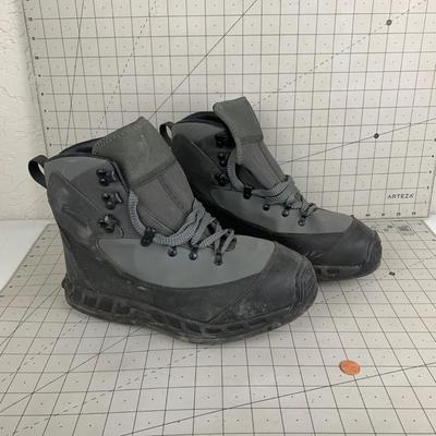 #260 Patagonia Size 9 Boots With Steel Plate Strips on Bottom