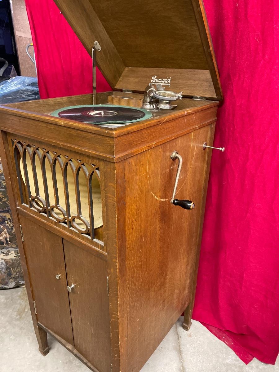 Vintage Brunswick crank record player