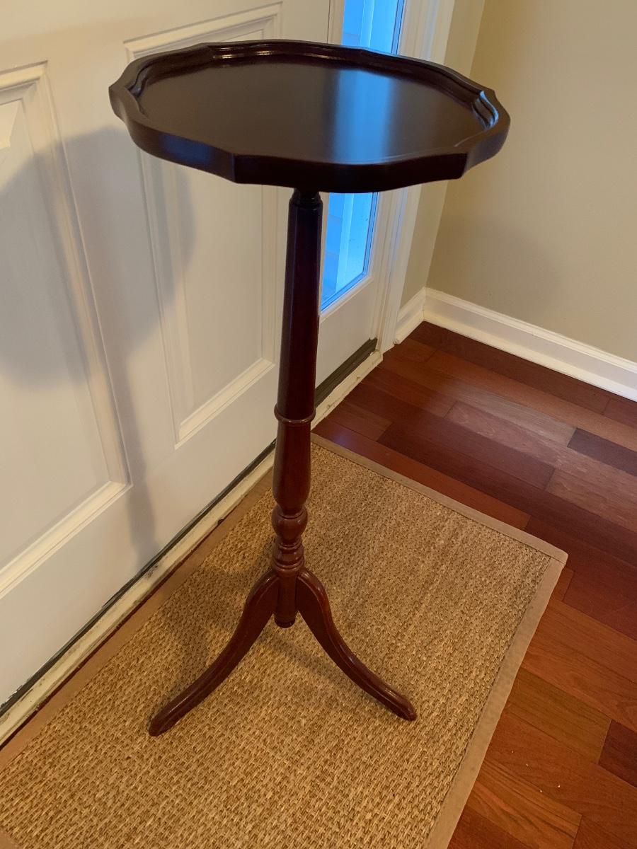 3 leg plant/vase/decor stand
