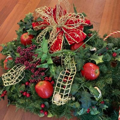 Large bin- 2 Santas, 2 candy canes, 2 wreaths, garland Xmas decor