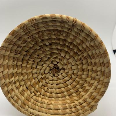 Sweet grass basket with handle