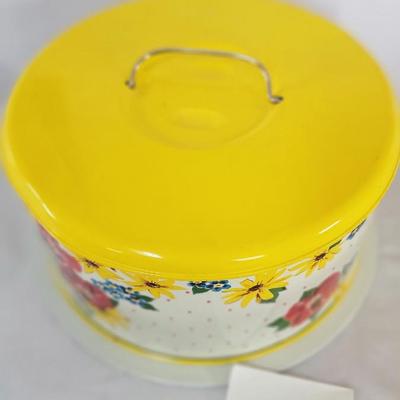 Vintage cake carrier