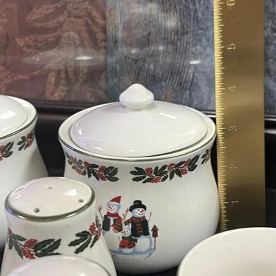 Snowman Family & Holly Christmas Holiday. Creamers, Sugar pots, Pepper And Salt and Mugs. GEI Design