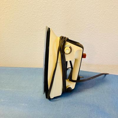 Ironing Board & Irons  (BR2-RH )