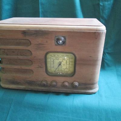 Antique Delco Super Heterodyne Radio