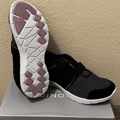 VIONIC ~ Size 8 Women's Black Tennis Shoes ~ New