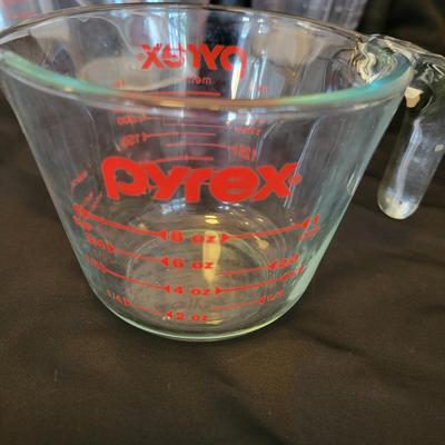 Anchor Hocking & Pyrex Measuring Cups & More (K-DW)
