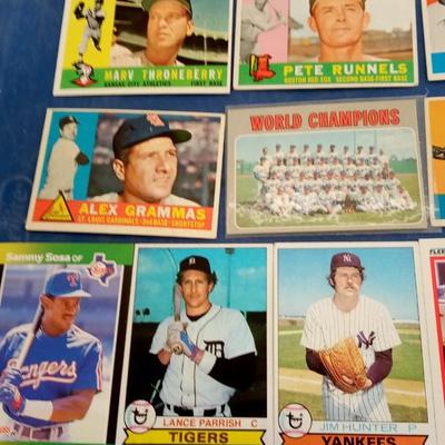 LOT 83  LOT OF HIGHLY COLLECTABLE BASEBALL CARDS