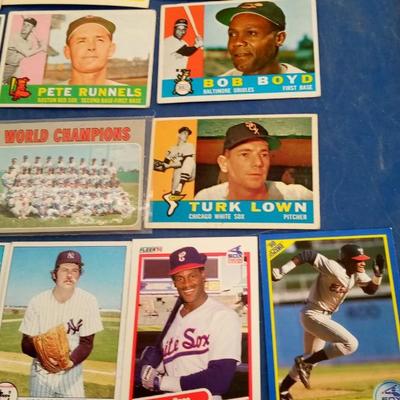 LOT 83  LOT OF HIGHLY COLLECTABLE BASEBALL CARDS