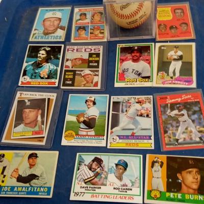 LOT 84  LOT OF OLD BASEBALL CARDS AND AN AUTOGRAPHED BALL