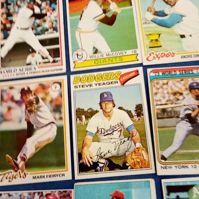 LOT 85  LOT OF OLD COLECTABLE BASEBALL CARDS