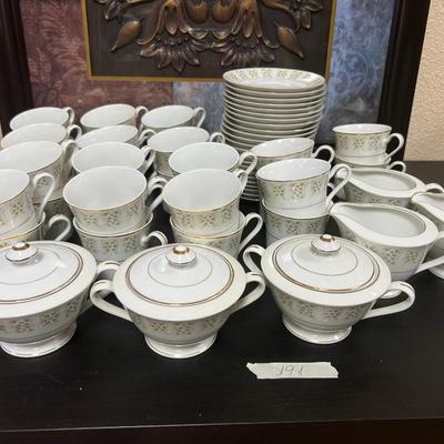 HUGE lot of Fine Japan Bliss 5206. Amazing 30 Teacups, 23 Saucers and More. See pictures