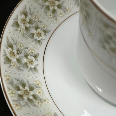 HUGE lot of Fine Japan Bliss 5206. Amazing 30 Teacups, 23 Saucers and More. See pictures