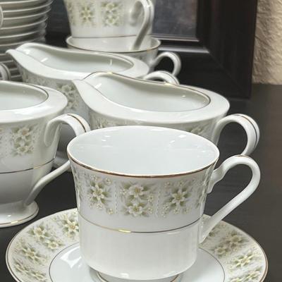 HUGE lot of Fine Japan Bliss 5206. Amazing 30 Teacups, 23 Saucers and More. See pictures