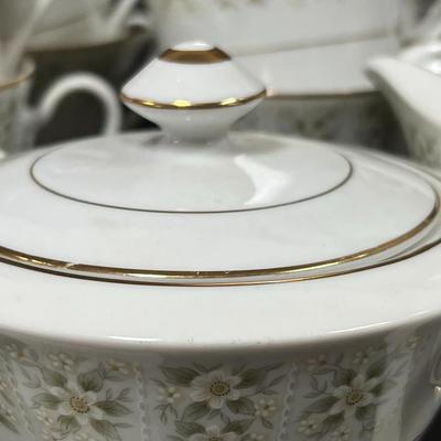 HUGE lot of Fine Japan Bliss 5206. Amazing 30 Teacups, 23 Saucers and More. See pictures