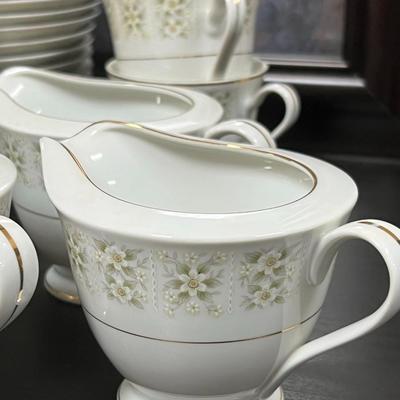 HUGE lot of Fine Japan Bliss 5206. Amazing 30 Teacups, 23 Saucers and More. See pictures
