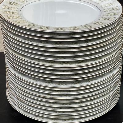 HUGE Imperial 745 Wild Flower Made in Japan. 22 Dinner plates, 23 Soup plates, 23 Bread Plates, 24 mini Bowls and more