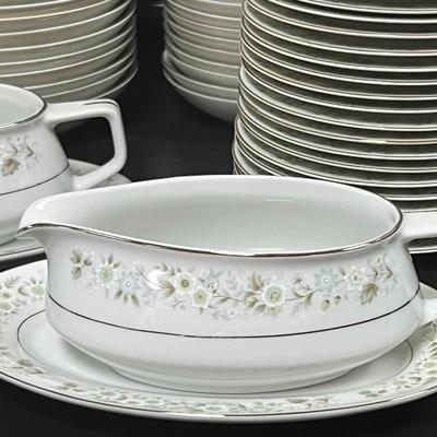 HUGE Imperial 745 Wild Flower Made in Japan. 22 Dinner plates, 23 Soup plates, 23 Bread Plates, 24 mini Bowls and more
