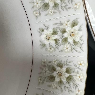 AMAZING LOT of  Fine China Made in Japan, Bliss 5206. Server Plates.