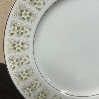 AMAZING LOT of  Fine China Made in Japan, Bliss 5206. Server Plates.