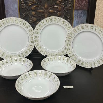AMAZING LOT of  Fine China Made in Japan, Bliss 5206. Server Plates.