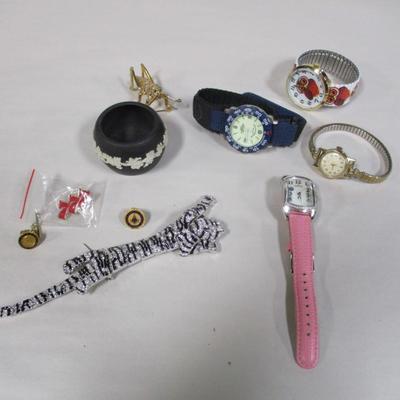 Collection of Jewelry and Trinkets