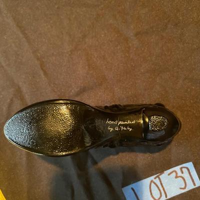 Fenton hand painted heel 