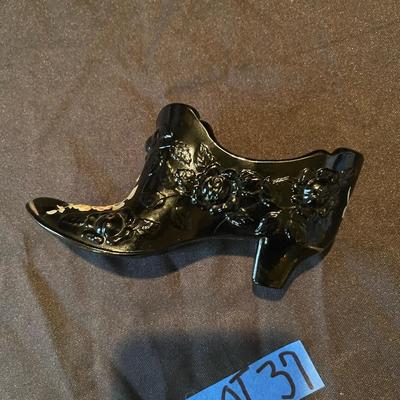 Fenton hand painted heel 