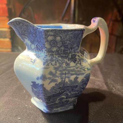 lot of (5) blue and white porcelain pieces