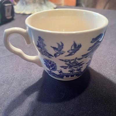 lot of (5) blue and white porcelain pieces