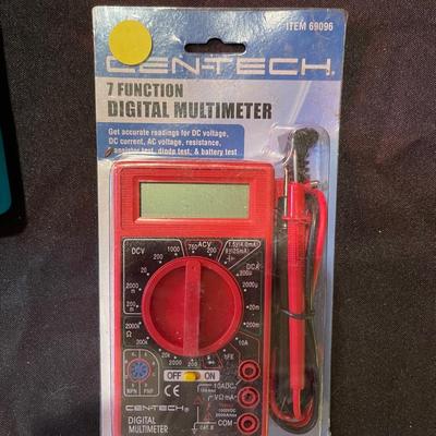 Wagner heat gun, Fedtro powerhouse deluxe battery charger, handrill bit kit, B+D router straight & circular guide, B+D deluxe dual...