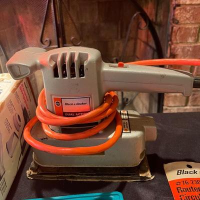 Wagner heat gun, Fedtro powerhouse deluxe battery charger, handrill bit kit, B+D router straight & circular guide, B+D deluxe dual...