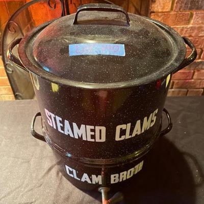 Super neat  "steamed crabs" and "clam broth" drink dispenser