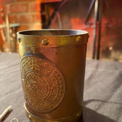 Vintage mug & (8) anitque skeleton keys *