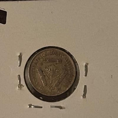 1941 South African 3 pence, 1954 Sa Shilling, 1950 SA 5 Shillings silver coins