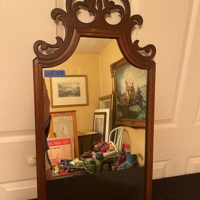 Gorgeous wood antique mirror. (36"T x 18"W)