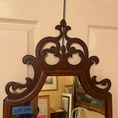 Gorgeous wood antique mirror. (36"T x 18"W)