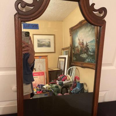Gorgeous wood antique mirror. (36"T x 18"W)