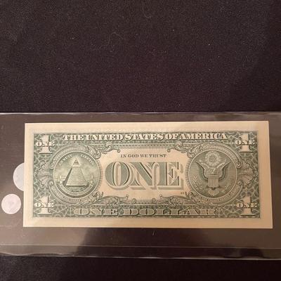 (2) Vintage Lincoln $5 dollar bills, (1) 5 star notes uncirculated $1 bill