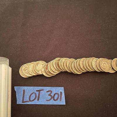 (40) Buffalo nickels with case