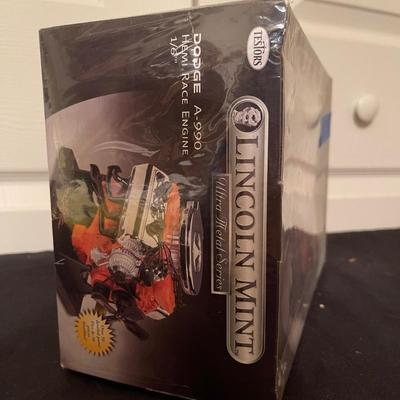 Testors Lincoln mint ultra metal series Dodge A-990 Hemi Race Engine 1/6 brand new sealed in box