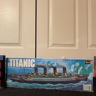 The Golden years of tracking history classic memories die cast metal, Revell RMS Titanic model kit