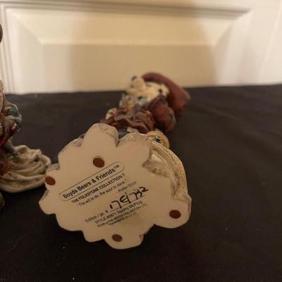 Book, milk glass and vintage bears