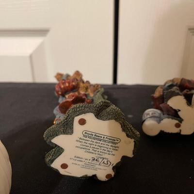 Book, milk glass and vintage bears