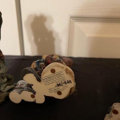 Book, milk glass and vintage bears