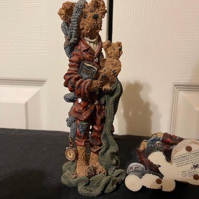 Book, milk glass and vintage bears