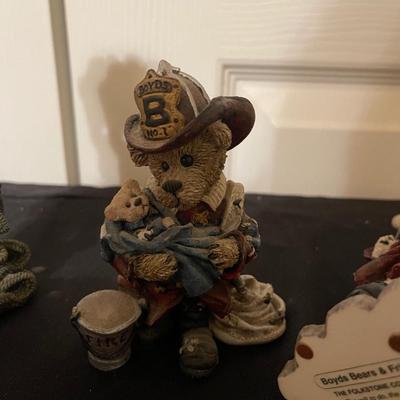 Book, milk glass and vintage bears