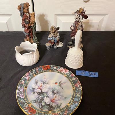 Book, milk glass and vintage bears