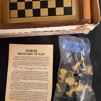 Chess set/vase