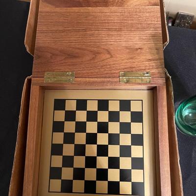 Chess set/vase